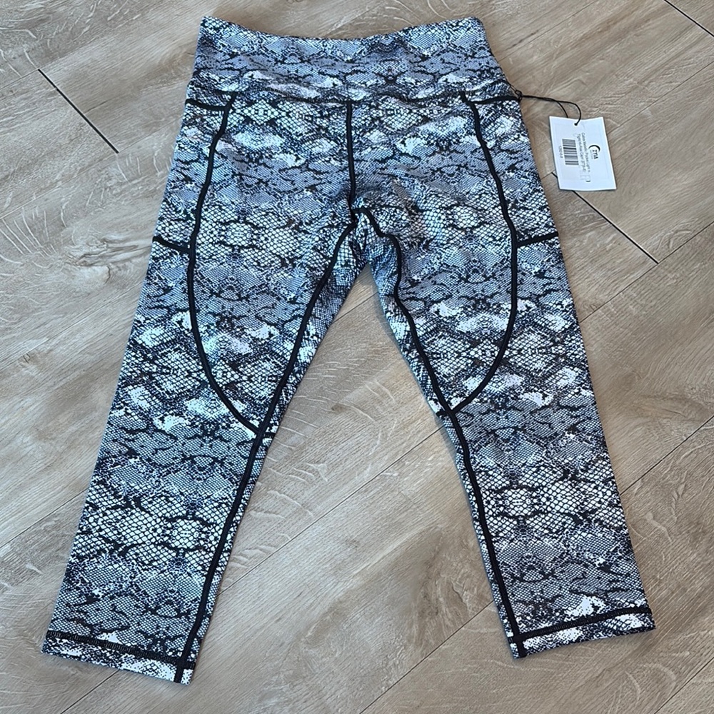 BNWT ZYIA Cobra Metallic Pocket Light N Tight Hi - Rise Capris Size 6-8